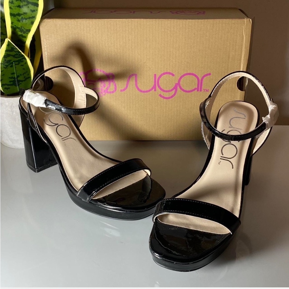 Sugar Two-Tone Black and‎ Cream Heels